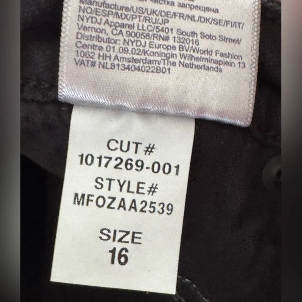 NYDJ Ami Skinny Jeans in Black 16 Like New!!